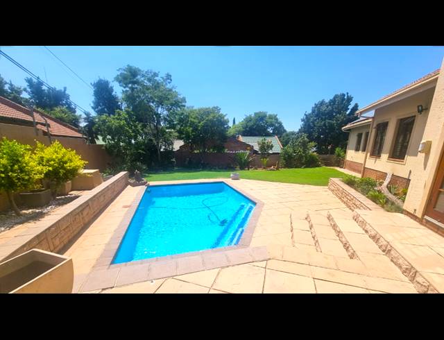 3 BEDROOM HOUSE FOR SALE IN MORELETA PARK